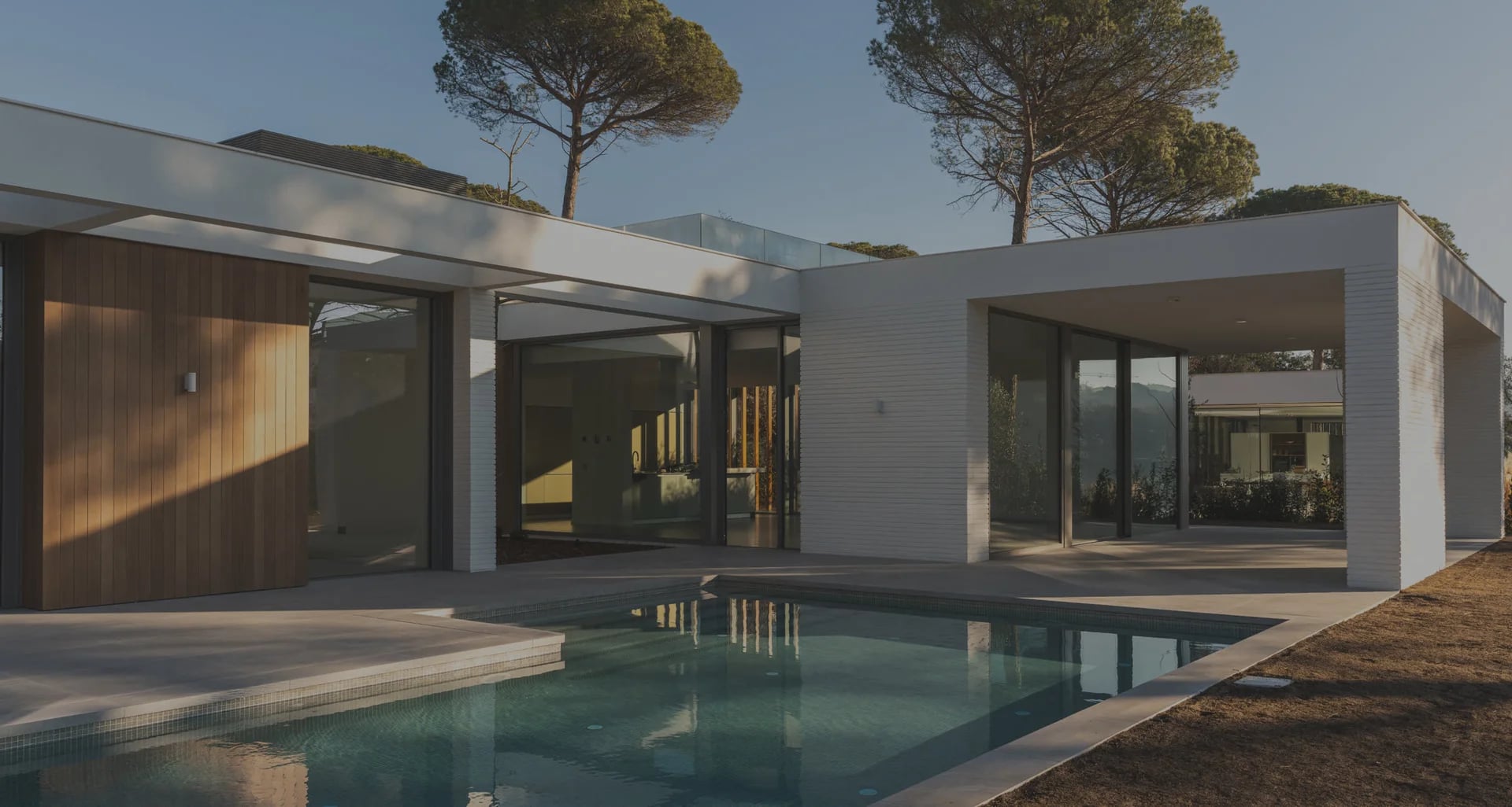 Apartamento con terraza y vistas al mar al atardecer