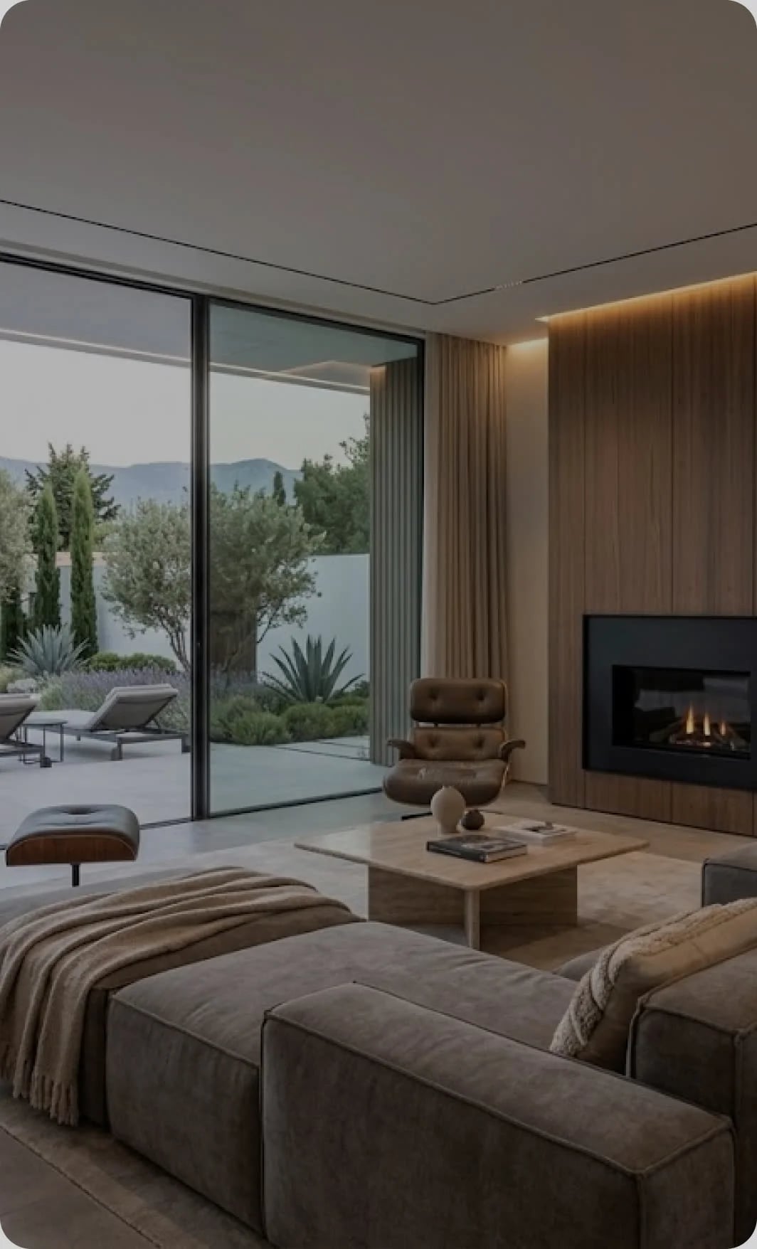 Estancia con chimenea y salida al jardín